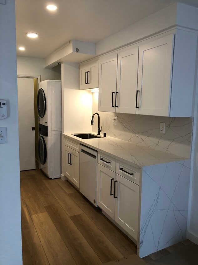 Kitchen - 2453 Rowntree Way