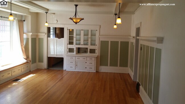 Foto del edificio - South 16th Beautiful Craftsman Style Apartment Close to MSU