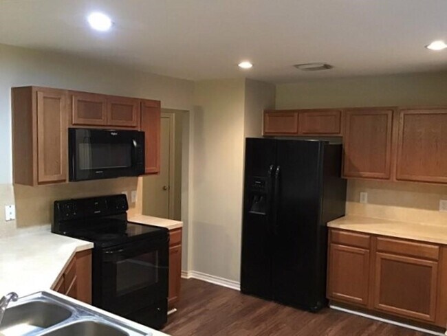 Foto del edificio - 2218 Shady Pine Dr