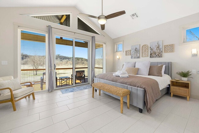 Building Photo - 305 Rivercrest Ln