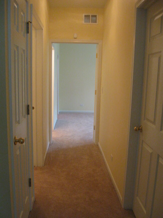 Building Photo - 331 Abington Woods Dr