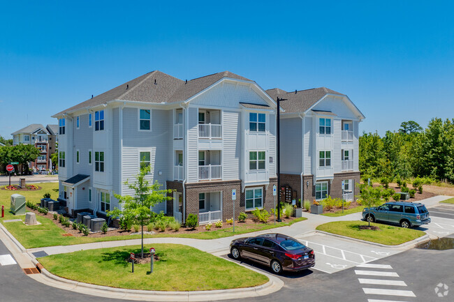 Building Exterior - Stone Glen Apartments