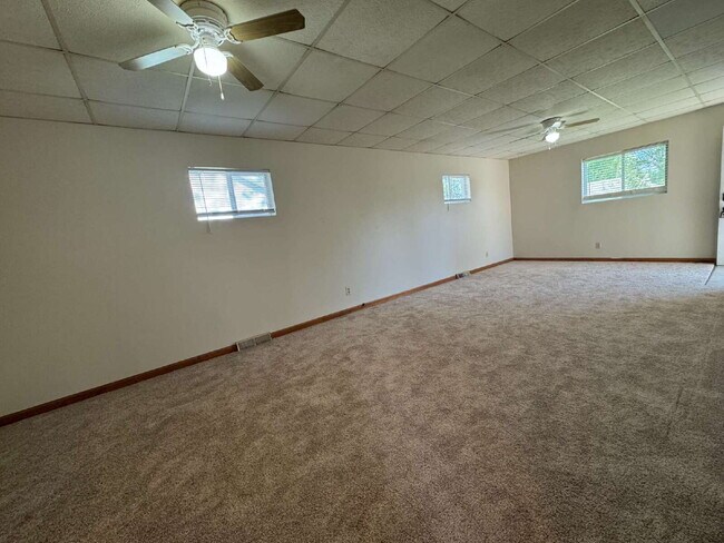Foto del edificio - "Charming 2-Bedroom Oasis in Springfield with Spacious Comfort!"