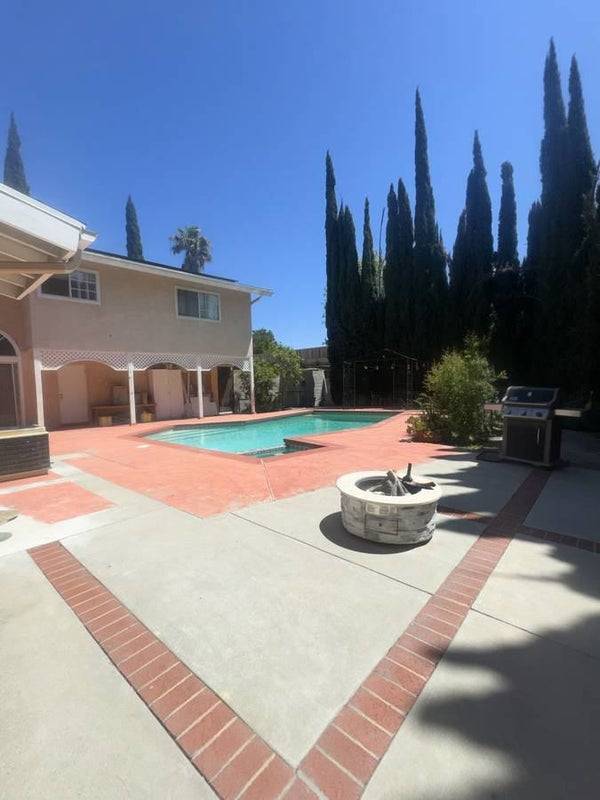 Foto del edificio - 11326 Reseda Blvd