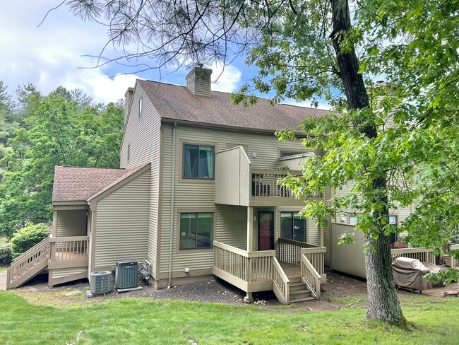 Building Photo - 17 Ashford Dr