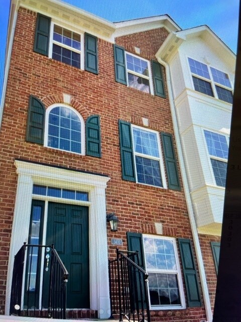 Primary Photo - 3410 Golden Gate Dr N