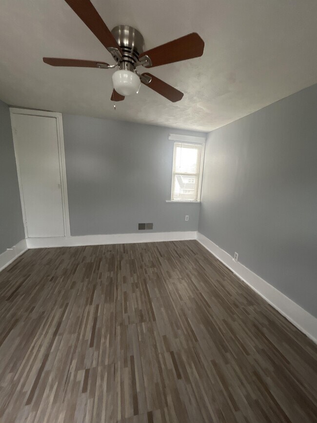 Foto del edificio - 4009 E 3rd St