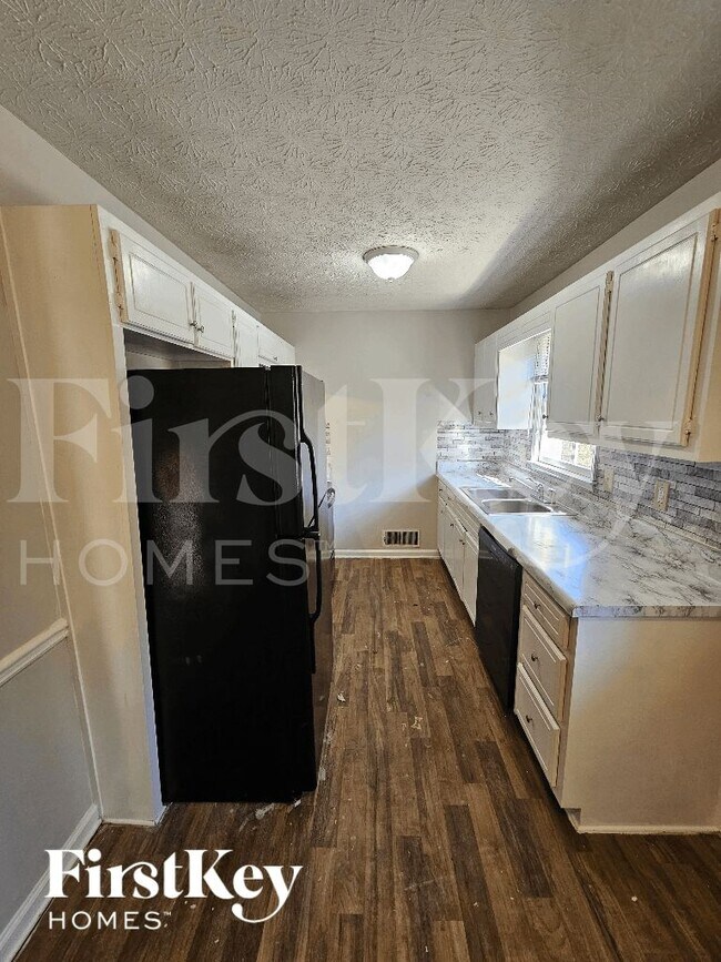 Building Photo - 115 Derby Country Dr