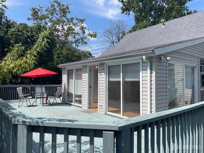 Foto del edificio - 355 Metlars Ln