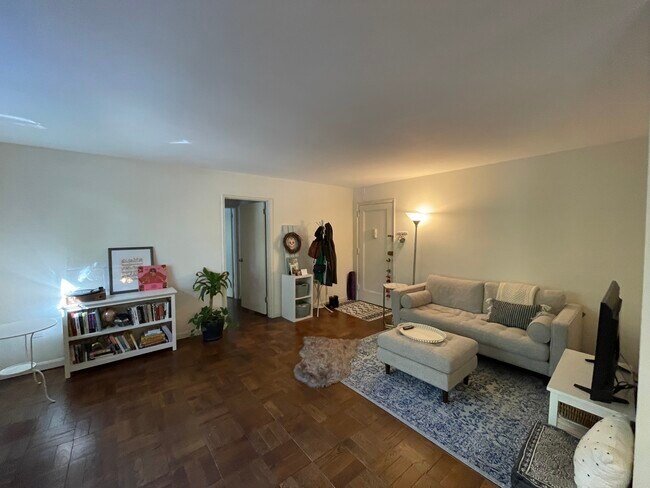 Building Photo - 4114 Davis Pl NW