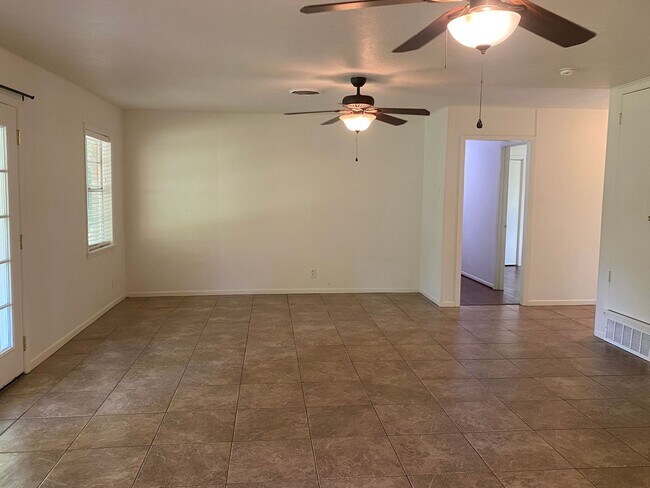 Foto del edificio - 3 BEDROOM, BELTON ISD