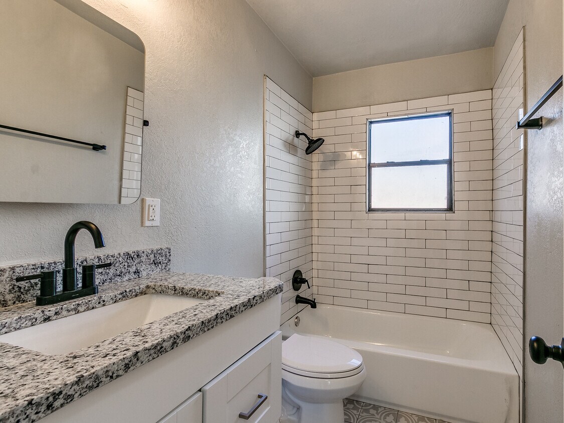 Primary Photo - 515 E Douglas Dr