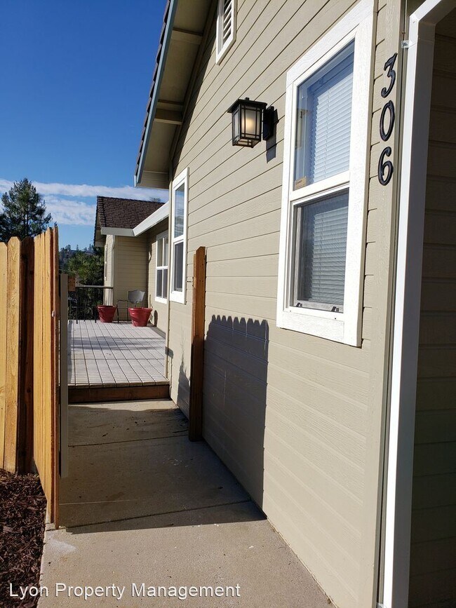 Building Photo - 3 br, 2 bath House - 306 Canyon Creek Drive