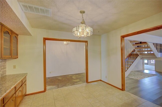 Building Photo - 5908 S Atlanta Pl