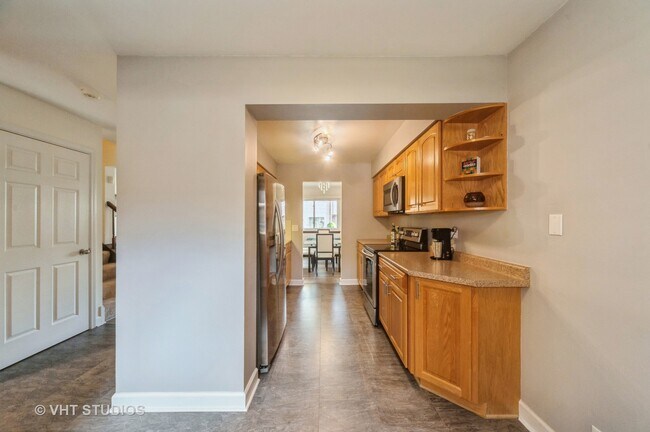 Building Photo - 493 Crow Lane