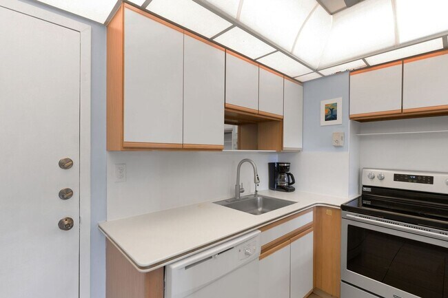 Building Photo - Charming 1BR Condo in Fort Lauderdale