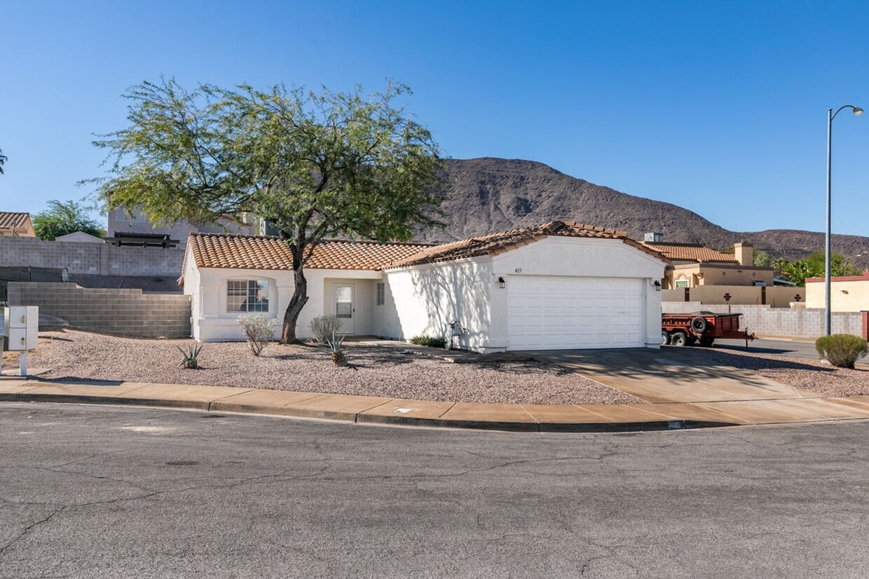 Primary Photo - Charming 3-Bed, 2-Bath Single-Story Home i...