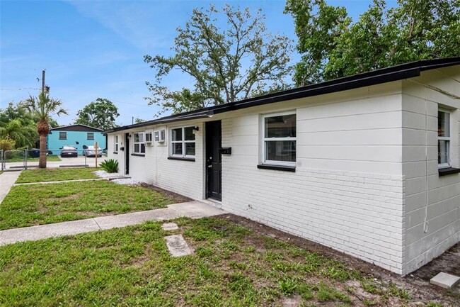 Building Photo - 6713 S Kissimmee St