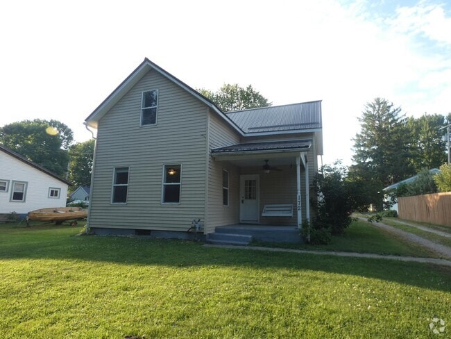Building Photo - 172 w mill street ave