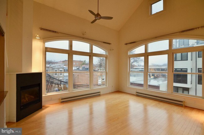 Foto del edificio - 1817 Swann St NW