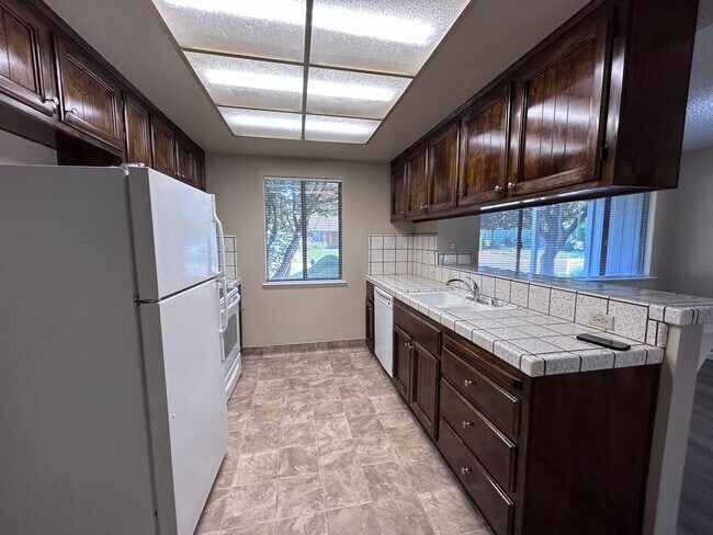 Building Photo - 69 Parkshore Cir