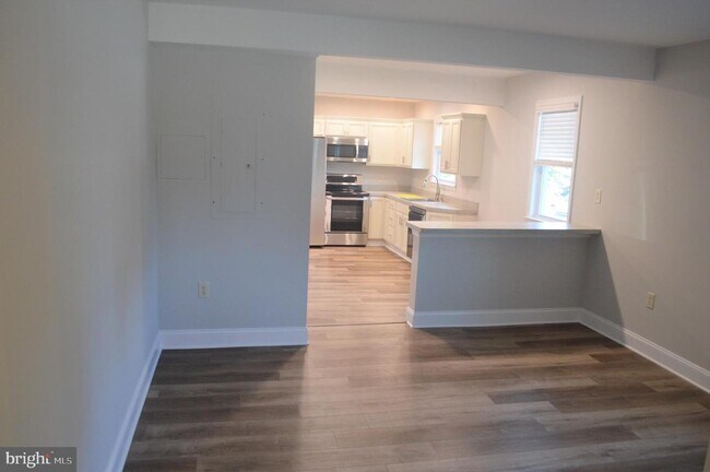 Building Photo - 3209 Edgmont Ave