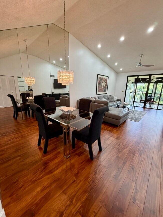 Foto del edificio - 15758 Loch Maree Ln