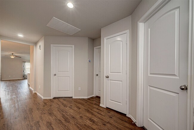 Foto del edificio - 14004 Lake Cres Dr