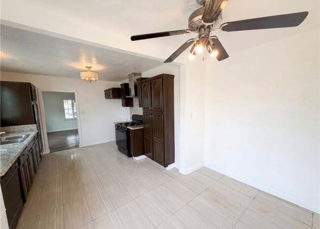 Foto del edificio - 11950 Lee Ave