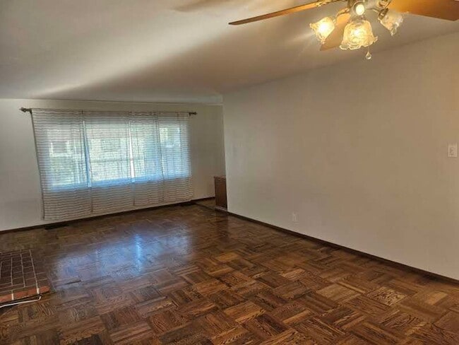 Building Photo - Millbrae Meadows 4 bed 3 bath available now