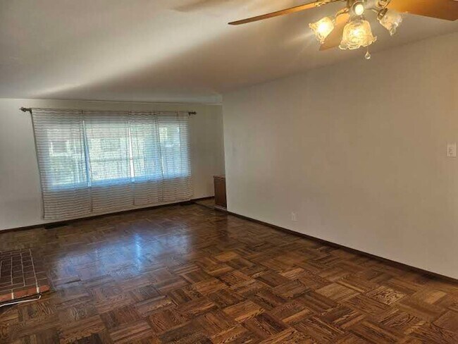 Foto del edificio - Millbrae Meadows 4 bed 3 bath available now