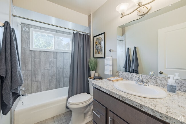 2BR, 1BA - 900SF - Bathroom - Crescent Manor