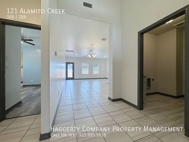 Foto del edificio - 121 Alamito Creek Ave