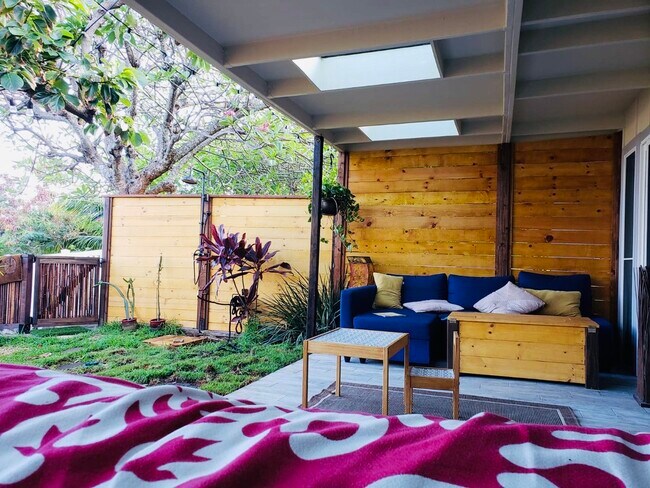 Building Photo - 403 Kawaihae St