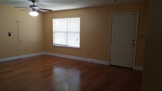 Building Photo - 126 Brookfair Ln