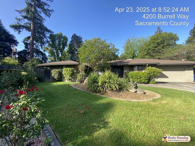 Building Photo - Sprawling Ranch with Open Floorplan & Exce...