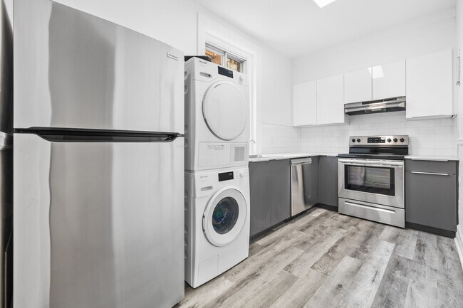 Building Photo - 4702 Queen-Mary