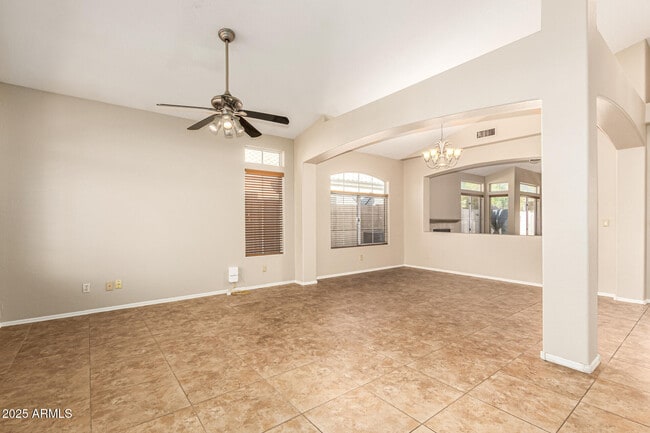 Foto del edificio - 16617 S 14th St