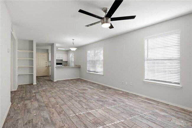 Foto del edificio - 10 West Dr