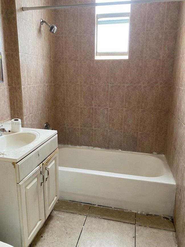 Building Photo - 5959 SW 69th St