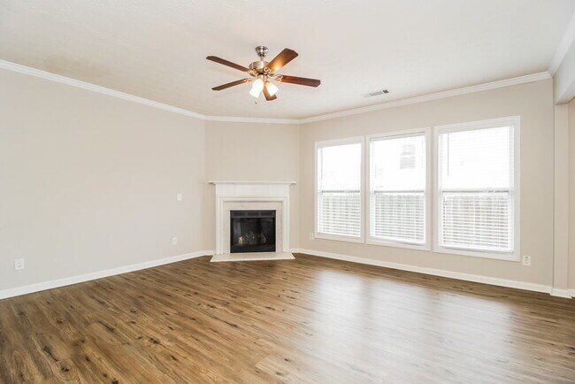 Building Photo - 123 Oleander Way