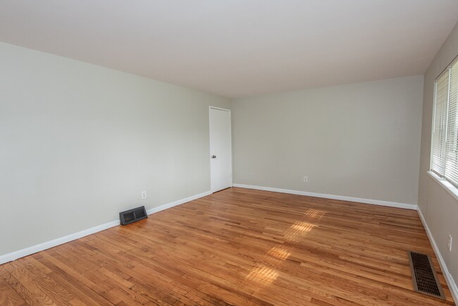 Building Photo - 10211 Doane Dr