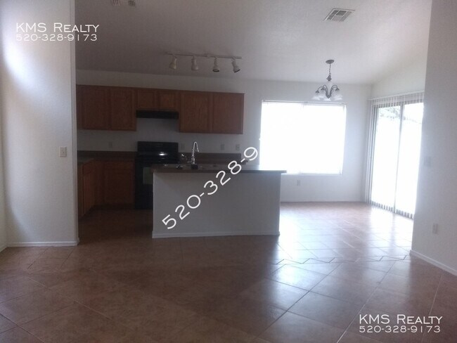 Building Photo - 2 Bedroom 2 Bath plus a Den Town home - 60...