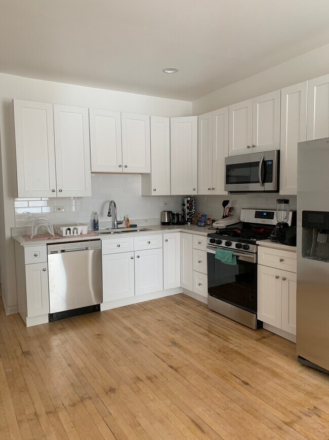 Foto del edificio - 2432 N Springfield Ave