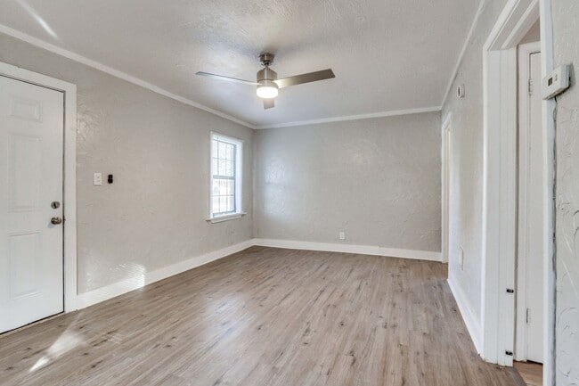 Building Photo - 506 E Curtis Dr