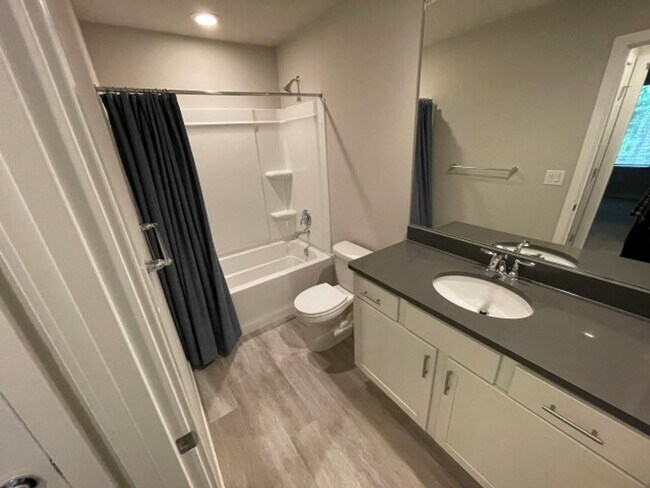 Foto del edificio - 4bd/3.5ba Lynnwood Townhouse