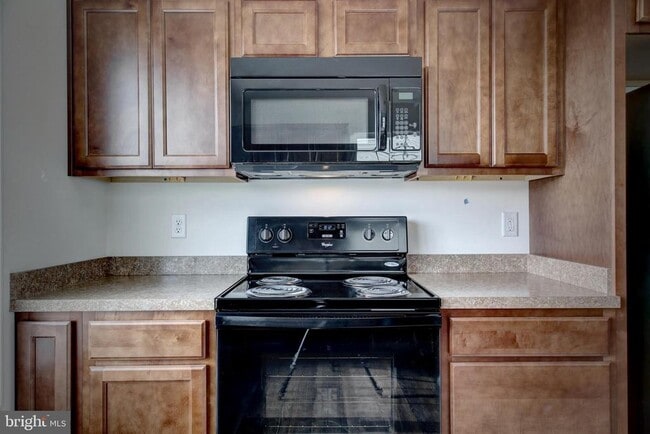 Building Photo - 18 Grace Ave