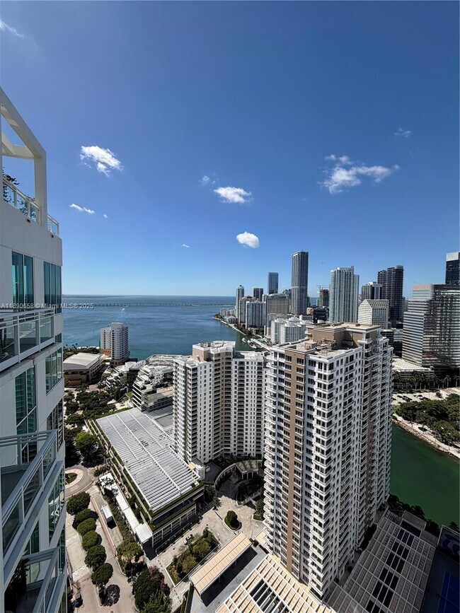 Foto del edificio - 900 Brickell Key Blvd