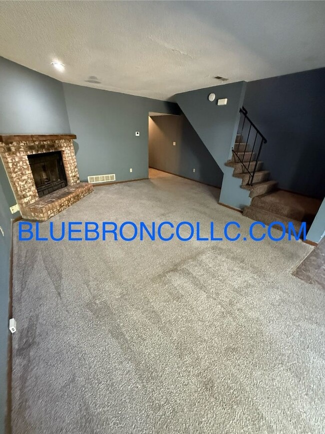 Building Photo - This one will go fast, marvelous 2 bedroom...