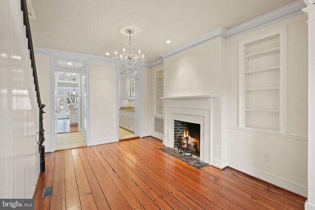 Building Photo - 513 S Fairfax St